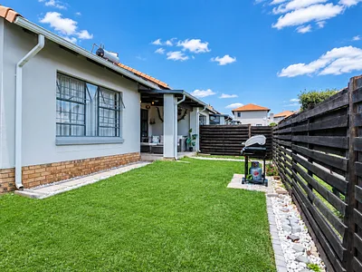 3 Bedroom Townhouse For Sale in Centurion - YqWJ.webp