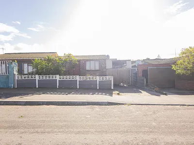 4 Bedroom House For Sale in Kuils River - evGW.webp