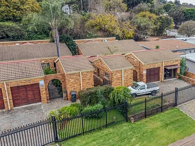 3 Bedroom Townhouse For Sale in Pretoria - 3qMK.webp