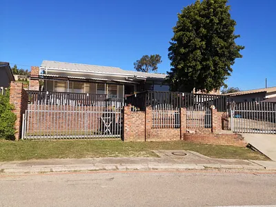 3 Bedroom House For Sale in Uitenhage - 3e2w.webp