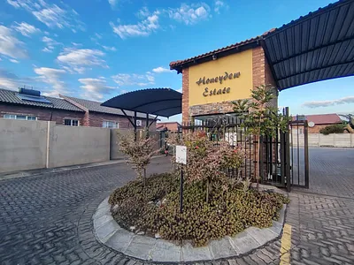 3 Bedroom House For Sale in Rustenburg - ywO3.webp