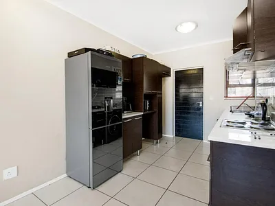 3 Bedroom Apartment To Rent in Midrand - m3Jg.webp
