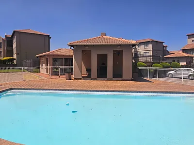 2 Bedroom Apartment To Rent in Edenvale - mJY2.webp
