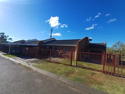 3 Bedroom House For Sale in Queenstown - gFoV.webp