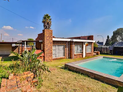 3 Bedroom House For Sale in Johannesburg - 1pmY.webp