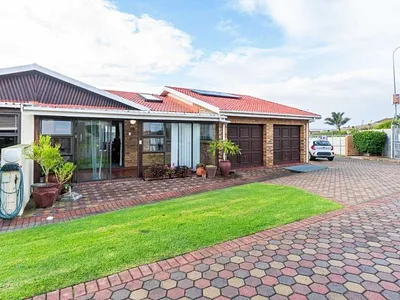 2 Bedroom Townhouse For Sale in Hartenbos - img