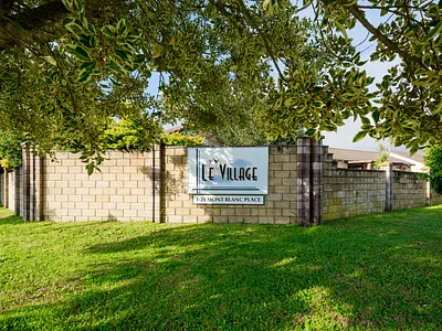 2 Bedroom Townhouse For Sale in Port Elizabeth - oAWe.webp