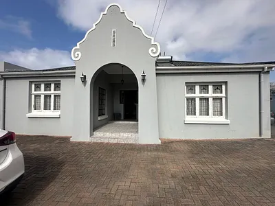 3 Bedroom House For Sale in East London - f8rC.webp