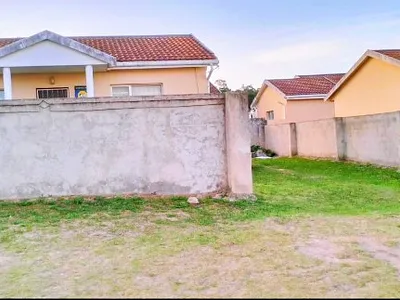 2 Bedroom House For Sale in East London - PseW.webp