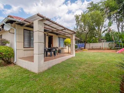 2 Bedroom House To Rent in Randburg - vN69.webp