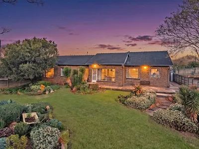 3 Bedroom House For Sale in Roodepoort - UtG4.webp