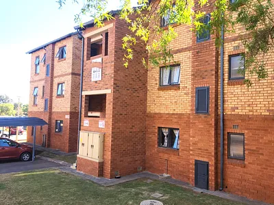 2 Bedroom Apartment For Sale in Pretoria - 6b5I.webp