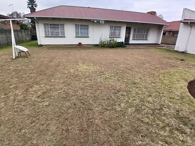 3 Bedroom House For Sale in Nigel - dE8e.webp
