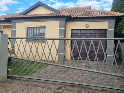 3 Bedroom Townhouse To Rent in Witbank - SlRo.webp