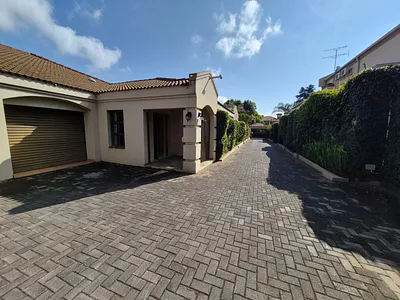 2 Bedroom House To Rent in Bedfordview - 0Rv3.webp