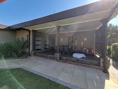 5 Bedroom House For Sale in Newcastle - 8XY0.webp