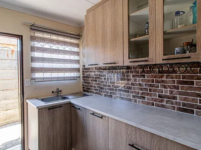 3 Bedroom House For Sale in Vanderbijlpark - 6UyF.webp