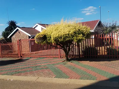 3 Bedroom House To Rent in Potchefstroom - zeCR.webp