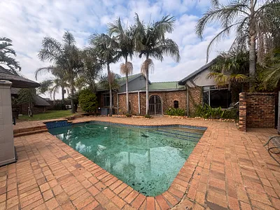 5 Bedroom House For Sale in Witbank - AhUn.webp