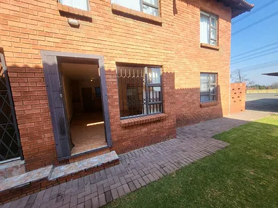 2 Bedroom Townhouse For Sale in Alberton - YRUQ.webp