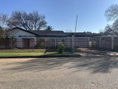 5 Bedroom House For Sale in Viljoenskroon - RvDY.webp