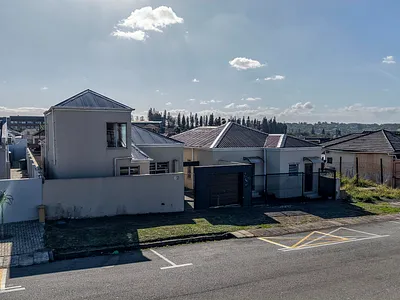 6 Bedroom House For Sale in East London - LCKp.webp