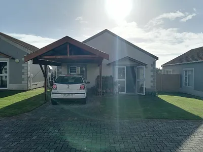 3 Bedroom Townhouse For Sale in Port Elizabeth - AmI7.webp