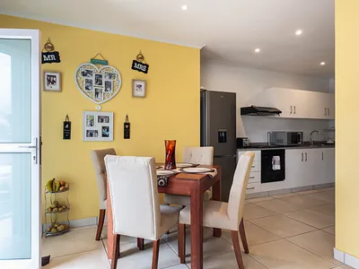 2 Bedroom Apartment For Sale in Durban North - iio3.webp