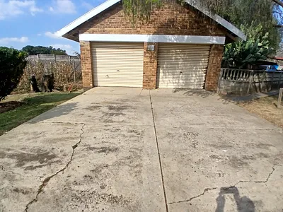 4 Bedroom House For Sale in Nigel - JqUI.webp