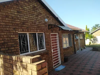 3 Bedroom House For Sale in Akasia - oEdk.webp