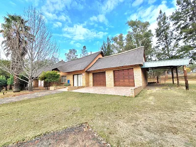 4 Bedroom House To Rent in Newcastle - eu3f.webp