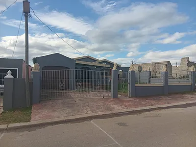 2 Bedroom House For Sale in Uitenhage - SXwx.webp
