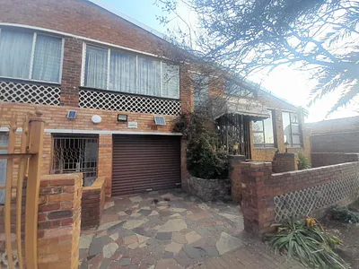 7 Bedroom House For Sale in Nigel - img