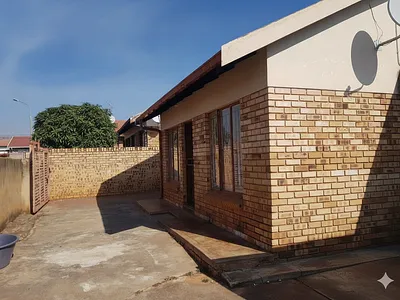 2 Bedroom House For Sale in Rustenburg - 5i9v.webp