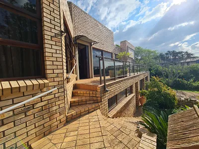 4 Bedroom House For Sale in Jeffreys Bay - img