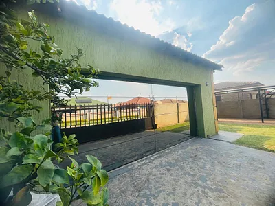 3 Bedroom House For Sale in Middelburg - RvPU.webp