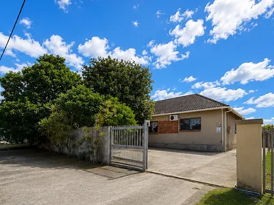 3 Bedroom House For Sale in East London - 0Gb4.webp