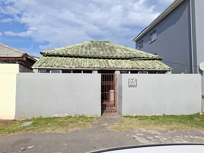 6 Bedroom House For Sale in East London - 7p7d.webp
