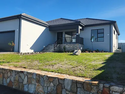 3 Bedroom House For Sale in Stilbaai West, Stilbaai - SeyO.webp