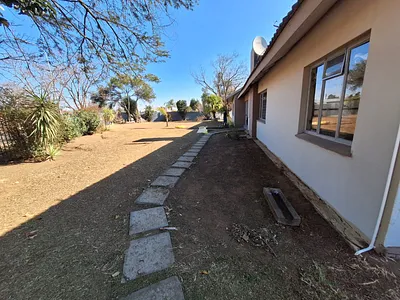4 Bedroom House To Rent in Newcastle - qIEJ.webp