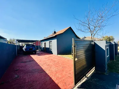 2 Bedroom House For Sale in Springs - 44WR.webp