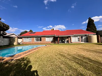 3 Bedroom House For Sale in Vanderbijlpark - Lrk1.webp