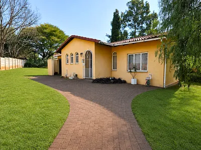 3 Bedroom House For Sale in Centurion - tLK1.webp