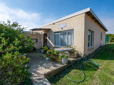 2 Bedroom House For Sale in Pringle Bay - SMF5.webp