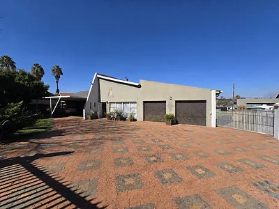 6 Bedroom House For Sale in Middelburg - img