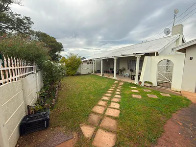 4 Bedroom House For Sale in Worcester - fnsB.webp