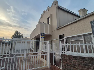 4 Bedroom House For Sale in Worcester - N2jt.webp