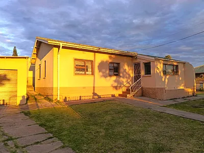 3 Bedroom House For Sale in Uitenhage - img