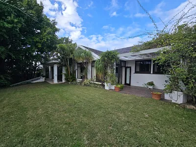 4 Bedroom House For Sale in East London - llhM.webp
