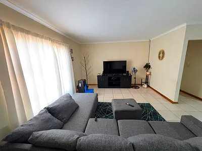 2 Bedroom Townhouse To Rent in Newcastle - Toei.webp